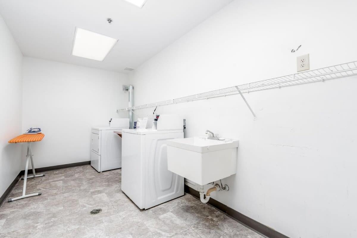 Cozysuites Cwe King Suite With Parking! Tower Grove Exterior foto